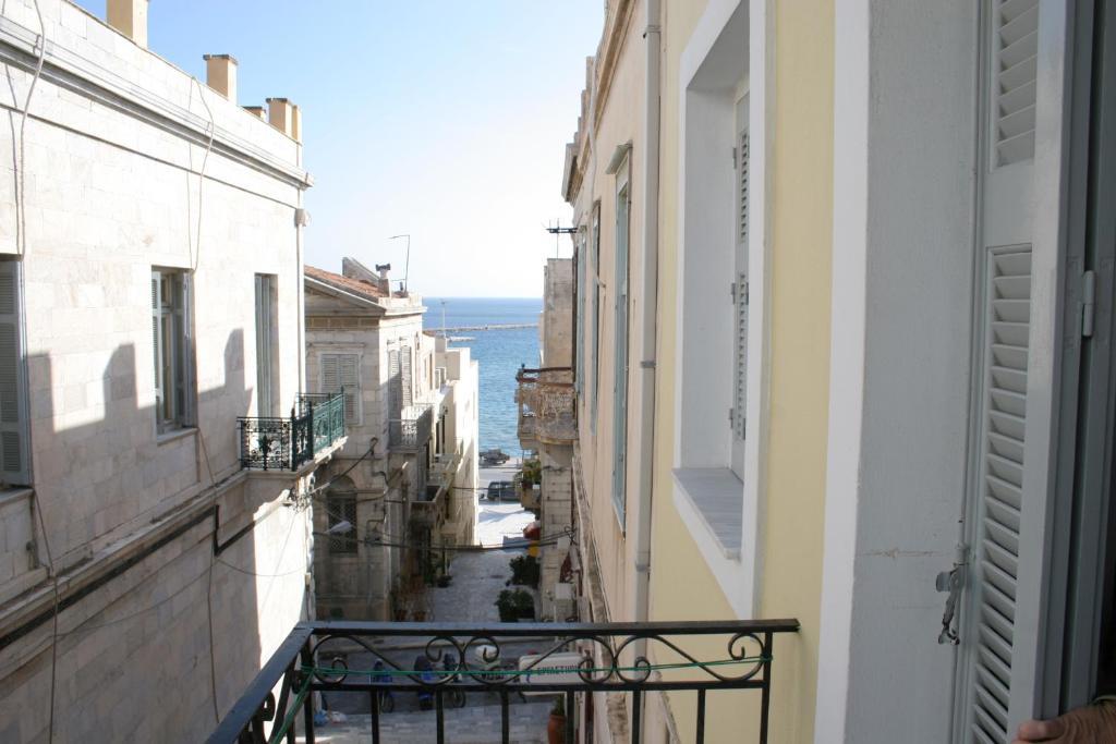Ariadni Rooms & Apartments Ermoupoli Bagian luar foto