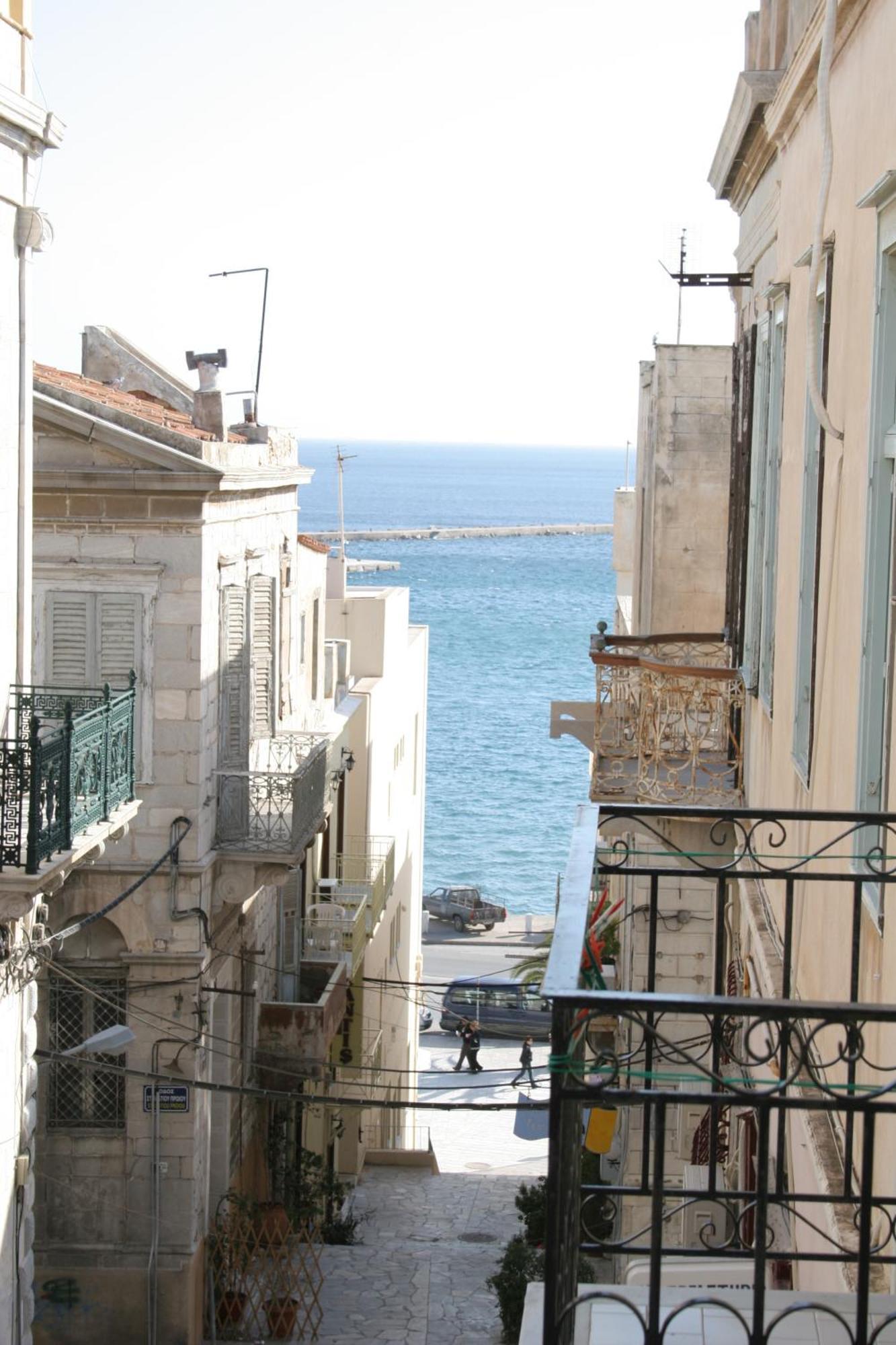 Ariadni Rooms & Apartments Ermoupoli Bagian luar foto