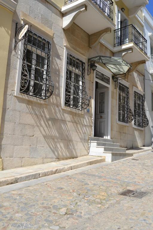 Ariadni Rooms & Apartments Ermoupoli Bagian luar foto